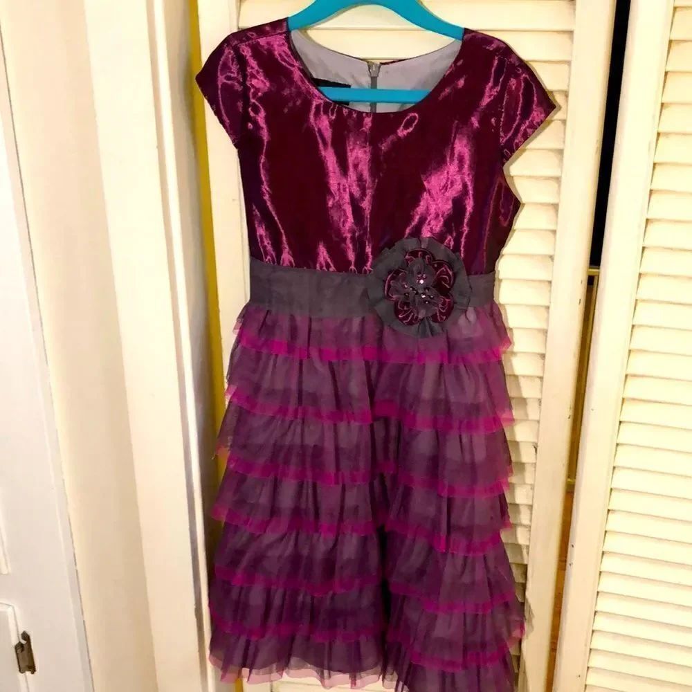 Purple Flower 🌸 Power Special Occassion Dress. Polyester. Chiffon.